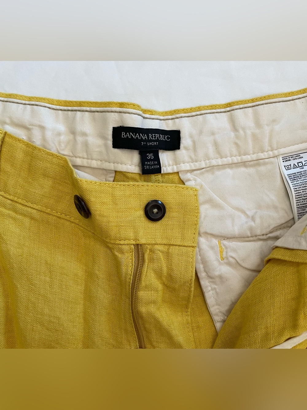 Banana Republic Men's Yellow Linen Shorts - Picture 3 of 5